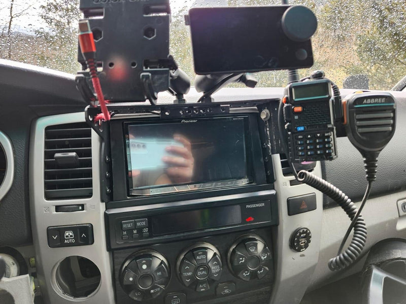 Load image into Gallery viewer, 4th Gen 4Runner (03 - 09) Center Console Modular Accessory Dash Mount (MAM)
