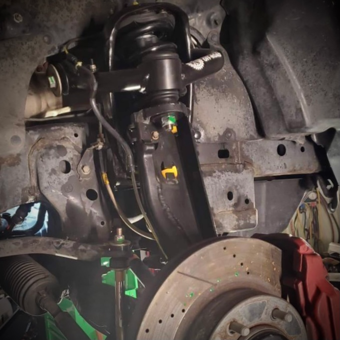 Load image into Gallery viewer, HFW Spindle Gussets (3rd Gen 4Runner, 1st Gen Tacoma/Tundra/Sequoia)
