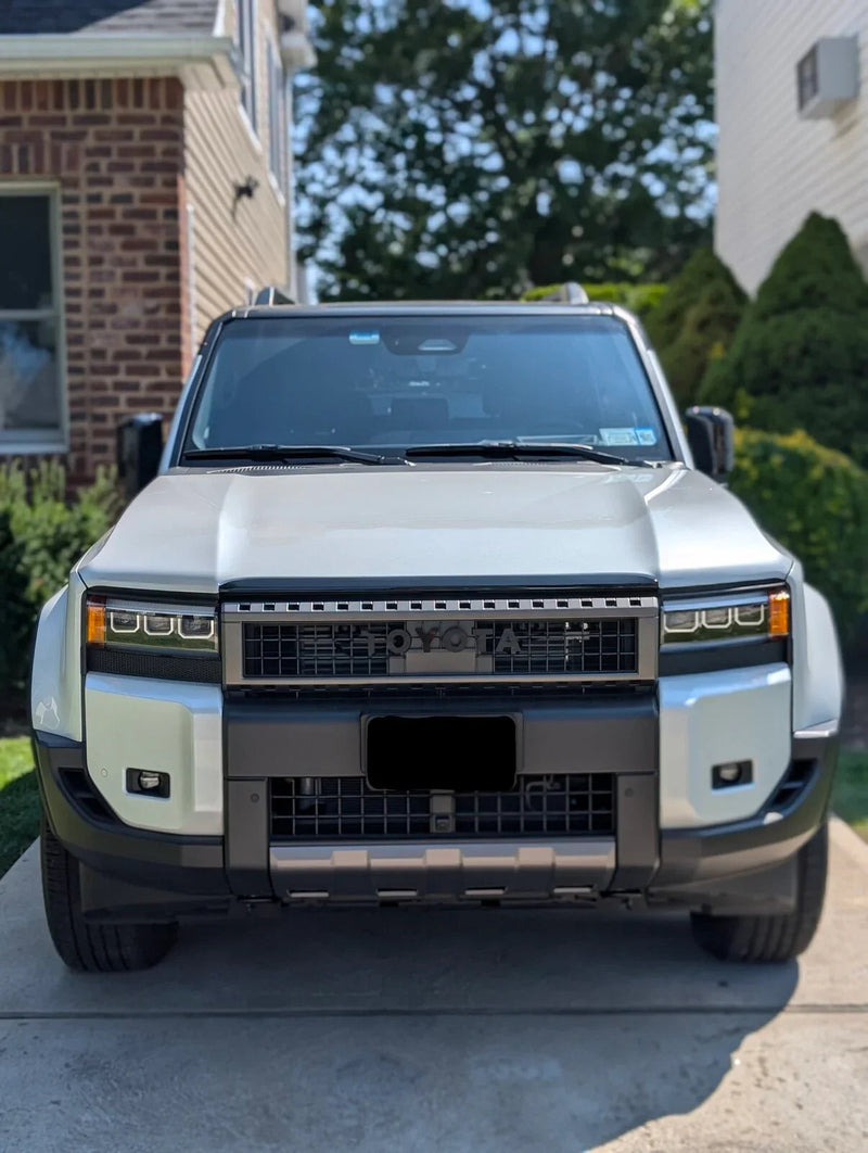 Load image into Gallery viewer, TOYOTA Front Grille Emblem Kit - 2024+ Land Cruiser / 07-14 FJ Cruiser
